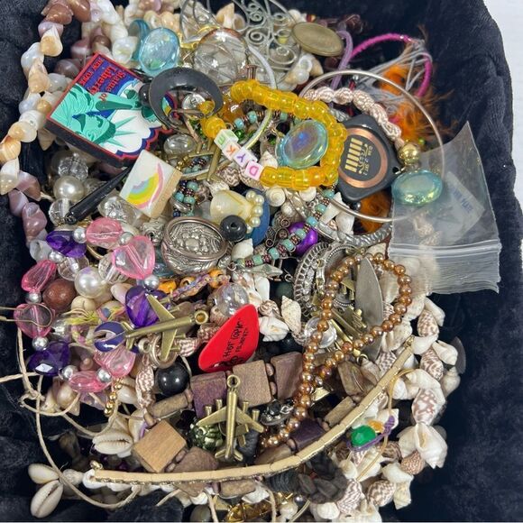 Crafters jewelry and junk drawer 5lbs vintage to current 5 pound scoop - Picture 3 of 8